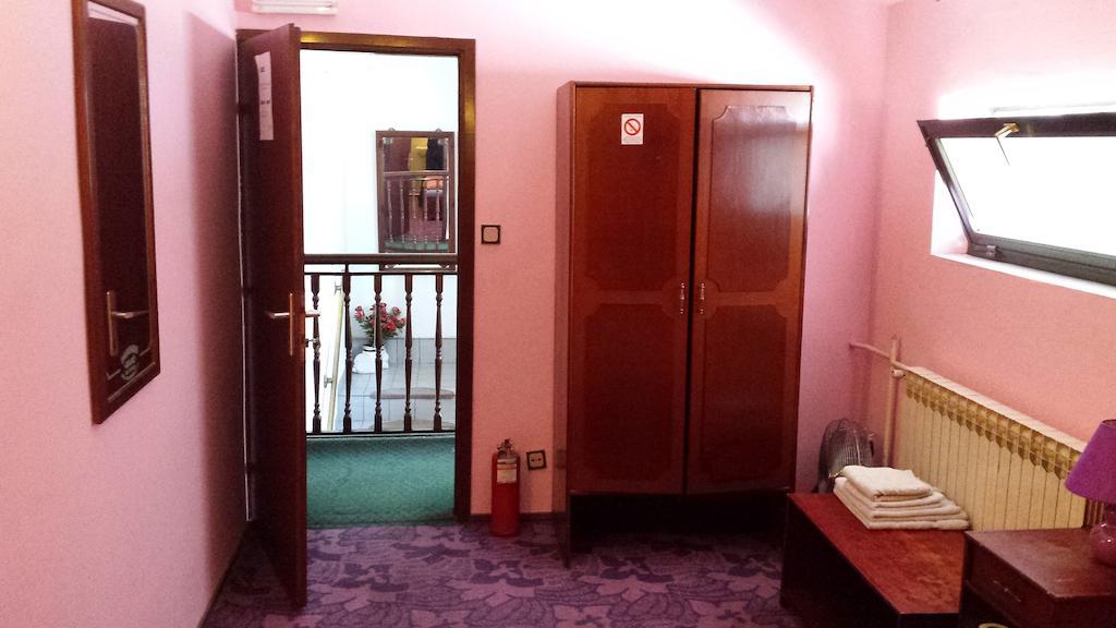 Guest House Gaja Novi Sad Rom bilde